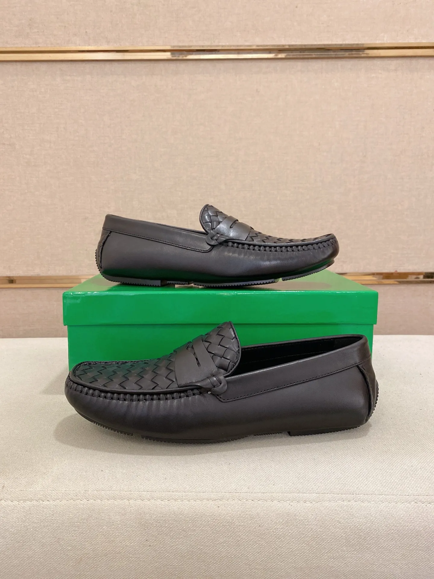 Men's shoes 💰 400💰 (Niu Li + Niu Pad) [BV] latest hot style‼ ️Casual men's shoes, uppers imported first-layer cowhide ➕Full imported cowhide lining✔️Exquisite workmanship, excellent foot feel, special rubber soles✔️, cool and fashionable, the latest fashion, fashionable outsole, hurry up. Code number: 38-44 (can be customized to 37.45, non-refundable)